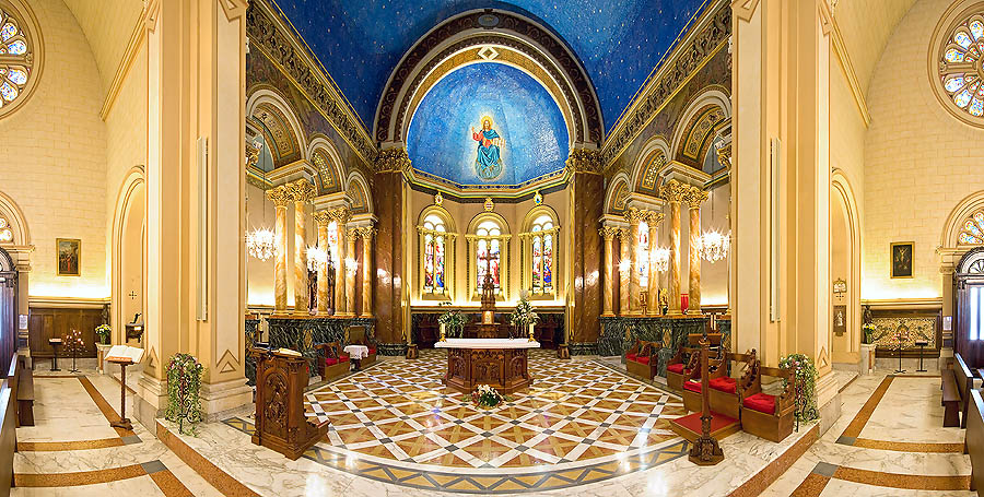 Montecarlo: l'interno della chiesa di Saint Charles