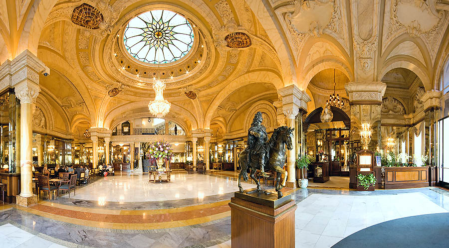 Montecarlo: il salone d’ingresso dell’Hôtel de Paris, Principato di Monaco