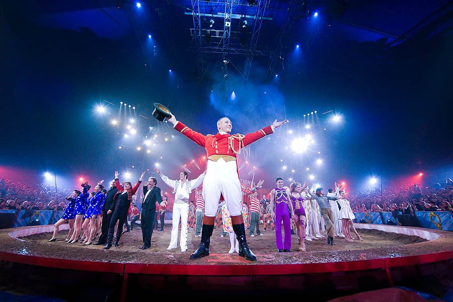 I vincitori del 34° Festival Internazionale del Circo di Montecarlo salutano il pubblico