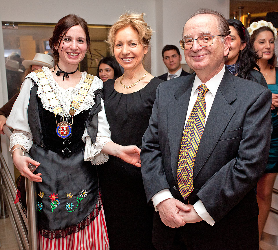 Marina, wearing the traditional Monegasque outfit, with her mother Giusy and her father Giuseppe © JCEM - Philippe Fitte