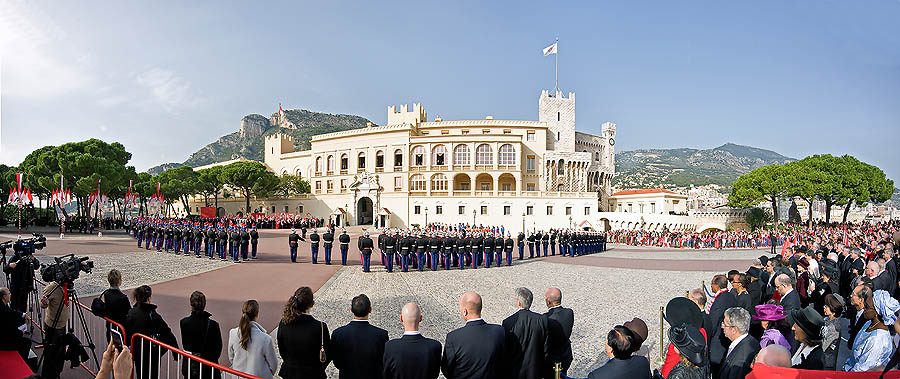 Monaco-Ville: la piazza del Palazzo Principesco il 19 novembre, in occasione della Festa Nazionale