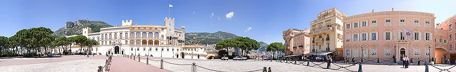 Monaco-Ville: the square with the Princes’ Palace