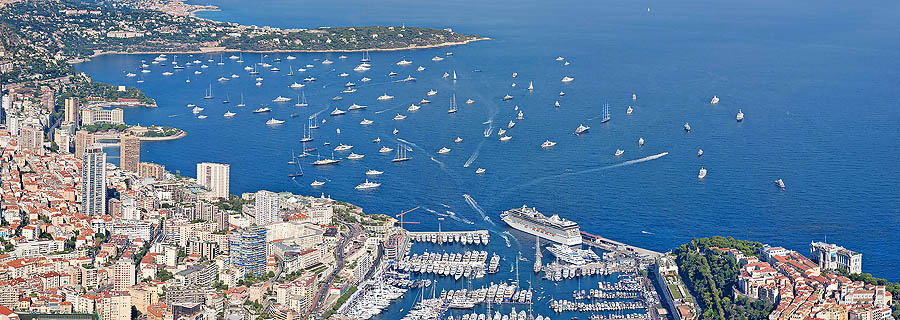 Le Monaco Yacht Show, avec une mer fourmillant de navires jusqu'à Roquebrune-Cap-Martin