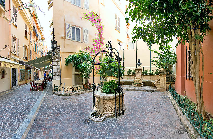 Monaco-Ville: the "Piaçeta Bosio" with its water well once active