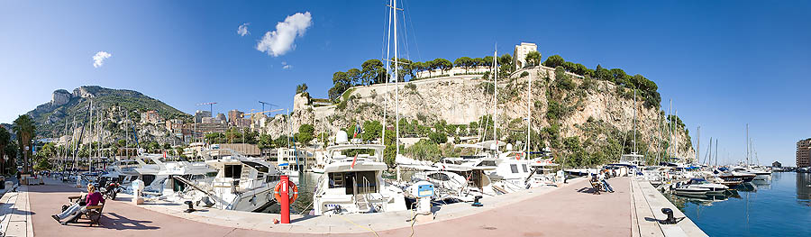 La Tête de Chien et le Rocher vus du port de Fontvieille