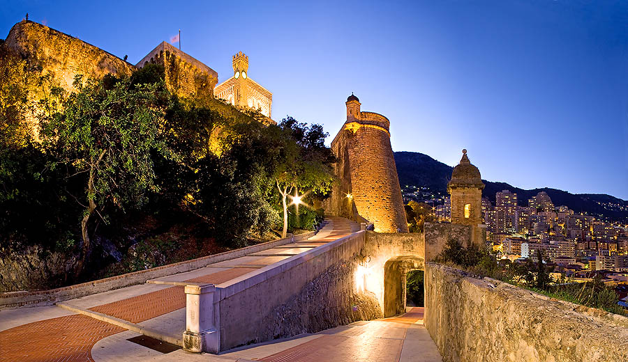 Principado de Mónaco, Rampa Mayor, torre Oreillon, fortificación Monaco-Ville