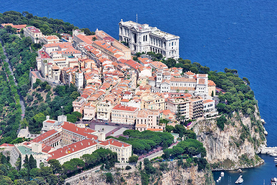 Monaco-Ville col Palazzo Principesco e il Museo Oceanografico