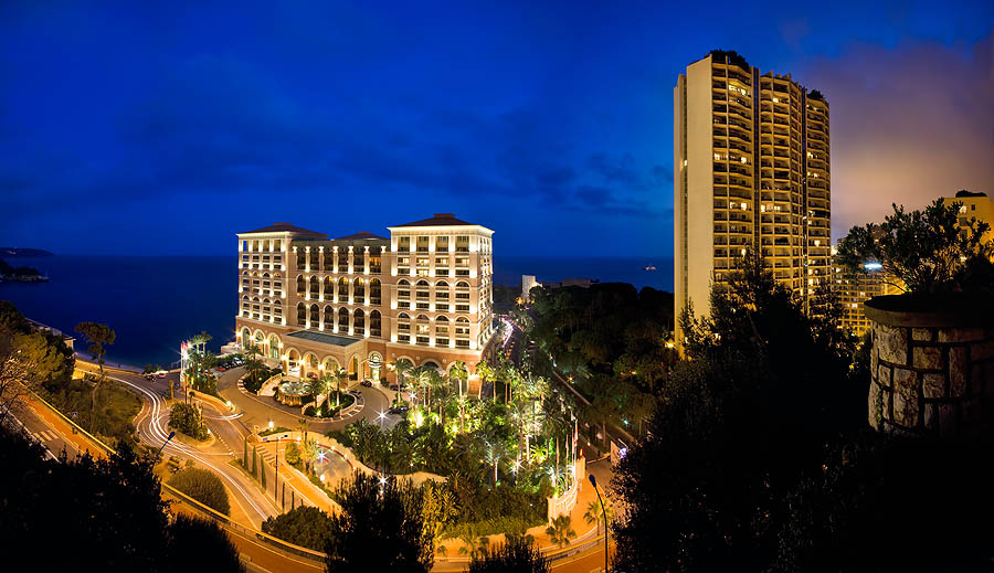 Monte-Carlo Bay Hotel et le Roccabella au crépuscule