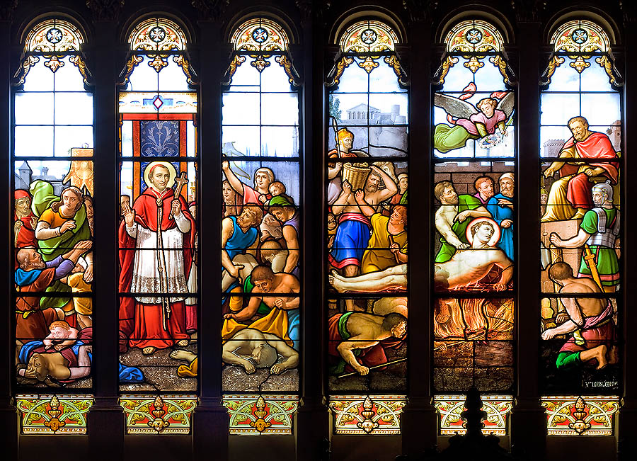 The stained glass windows of Saint Charles church in Monte Carlo, have been done in 1883-1884 by the Maison Lorin of Chartres and have received several recognitions. Here they show Saint Charles Borromoeo during the plague of Milan and Saint Lawrence Martyrdom on the gridiron.